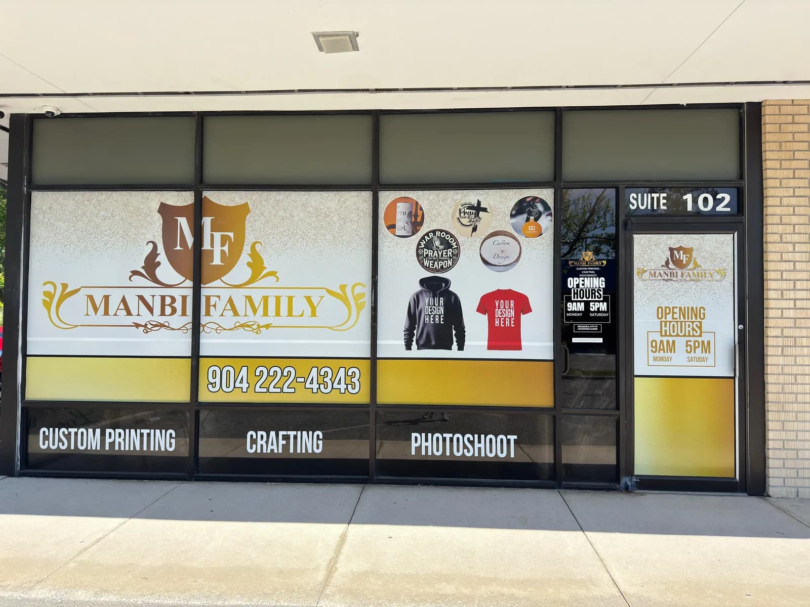 Print shop windows showing services in printed panels
